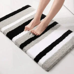 Découvrez Le Tapis En Peluche Qui Transforme Votre Salle De Bain ! 3 Découvrez Le Tapis En Peluche Qui Transforme Votre Salle De Bain! Gris