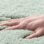 Plongez Dans Le Confort Ultime Avec Notre Tapis De Bain Doux!