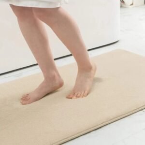 plongez dans le luxe avec notre tapis de bain premium beige 2 45x60cm 698 1