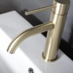 robinet classique moderne economie deau et style pour votre bain dore 115 1