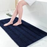tapis bain doux confort securite et proprete assuree bleu marine 60x120cm 611 1