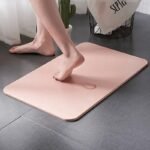 tapis de bain a sechage rapide confort et style dans votre salle rose 723 1