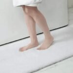 tapis de bain assure confort et fraicheur a chaque pas blanc 40x60 cm 762 1