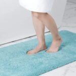 tapis de bain assure confort et fraicheur a chaque pas bleu clair 40x60 cm 120 1
