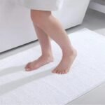 tapis de bain doux fin confort absorption et securite antiderapante blanc 60x120cm 406 1
