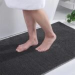tapis de bain doux fin confort absorption et securite antiderapante gris fonce 346 1