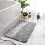 tapis de bain effet marbre confort et style inegales grismajestueux 40x60cm 534 1