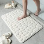tapis de salle bain luxe et douceur a chaque pas blanc 40 x 60 cm 495 1