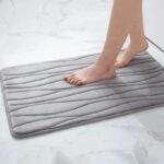 tapis salle de bain super absorbant pour un confort inegale gris 60x120cm 689 1