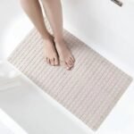 transformez votre bain avec notre tapis de douche antiderapant chic beige 2 40x70cm 744 1