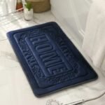 transformez votre bain avec notre tapis de rectangulaire chic bleu marine 45x65cm 473 1