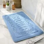 transformez votre bain avec notre tapis de rectangulaire chic powder blue 45x65cm 925 1