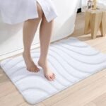 transformez votre bain blanc en oasis de confort avec notre tapis microfibre 980 1
