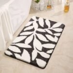 transformez votre salle de bain avec notre tapis a motif feuilles feuille grise 141 1