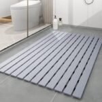 transformez votre salle de bain avec notre tapis douche imitation bois gris 45x60cm 617 1