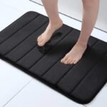 transformez votre salle de bain avec notre tapis moelleux noir 60x120cm 501 1
