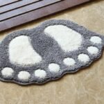 un tapis de bain ludique pour une douceur inegalee dim grey 40x60cm 761 1