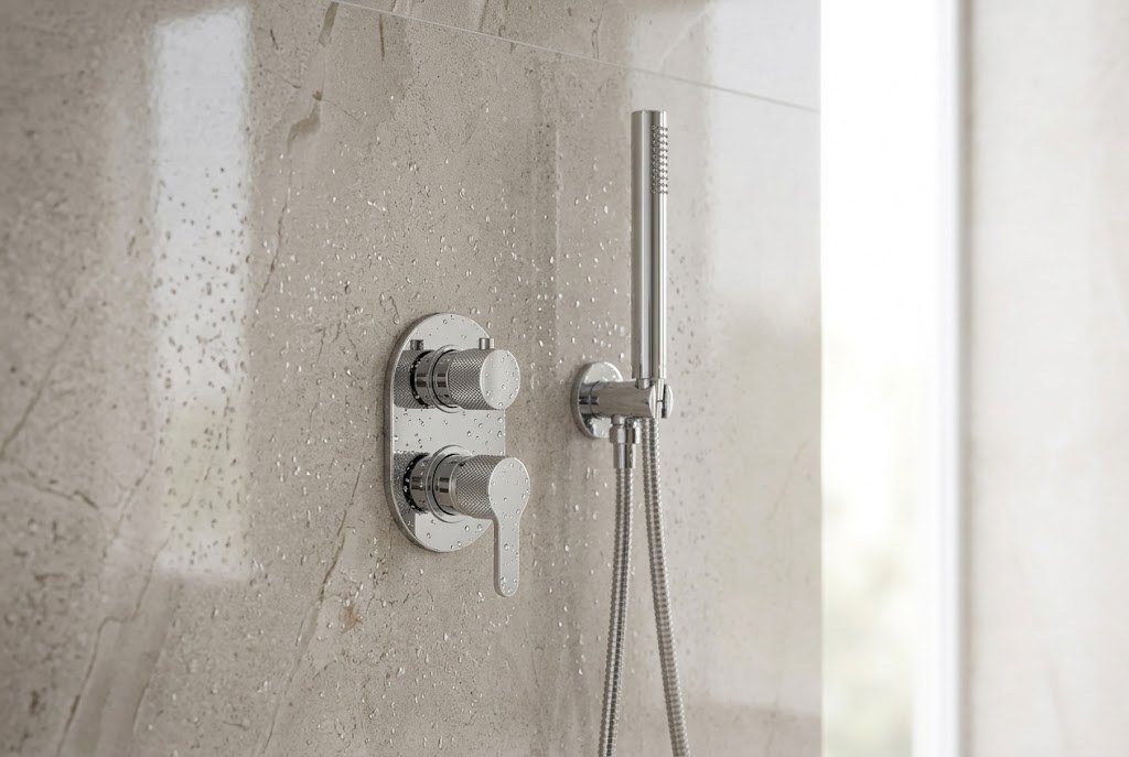 Inox finition miroir, mitigeur encastré